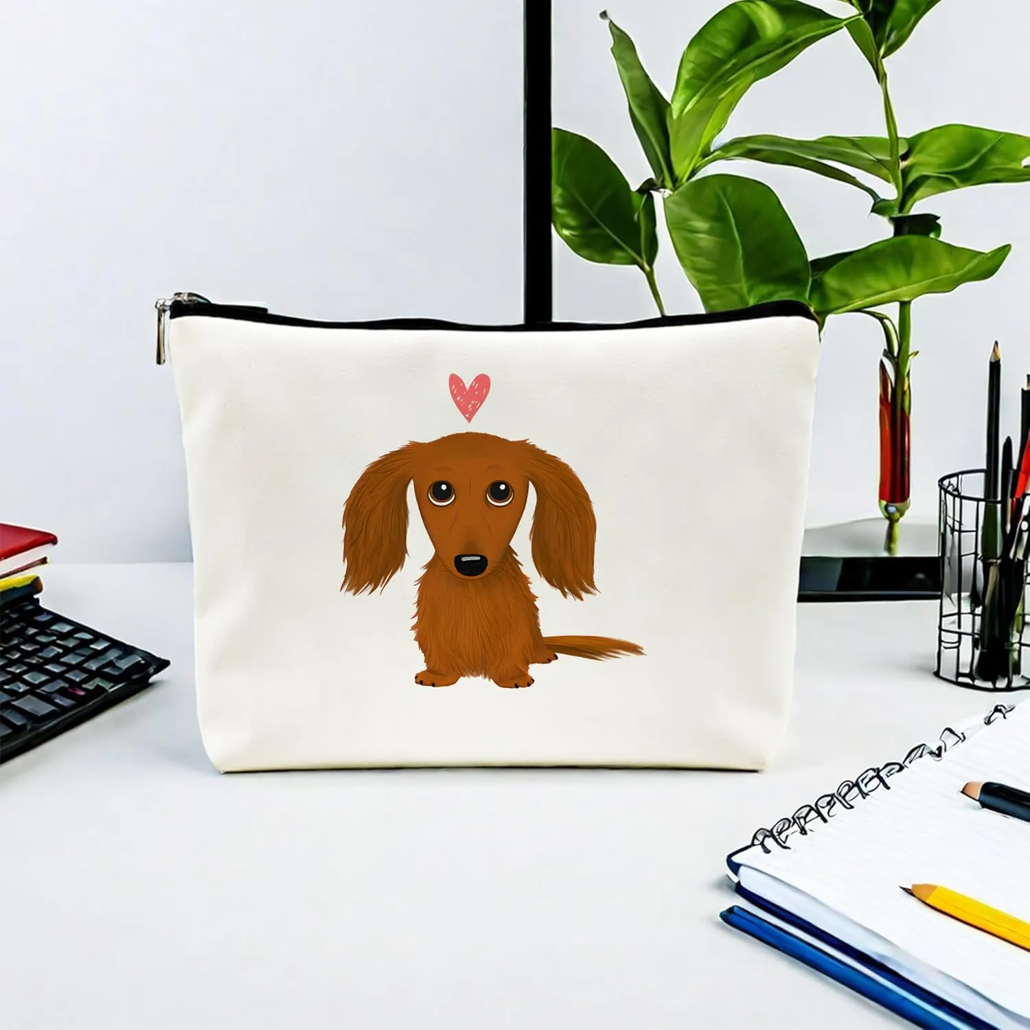 Long-haired Dachshund Cartoon Wiener Dog Heart Makeup Bag Travel Cosmetic Bags,Funny Dachshund Puppy Dog Cosmetic Makeup Bags with Zipper Pouch Travel Toiletry Case,(Pu Leather Makeup Bag)